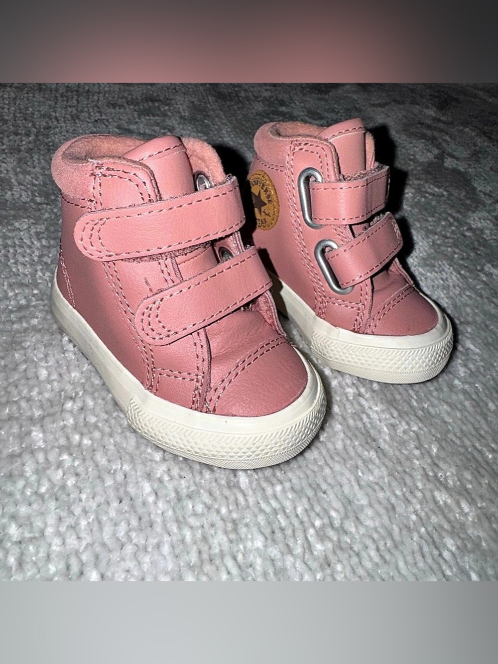 Converse Chuck Taylor All Star 2V Easy-On High-Top 2V Pink High-Top Sneakers